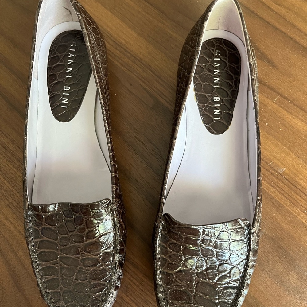 Gianni Bini new leather flats.